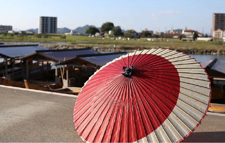 美しい色彩の和傘